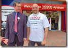 Tesco manager Richard with Glen Carr at the opening