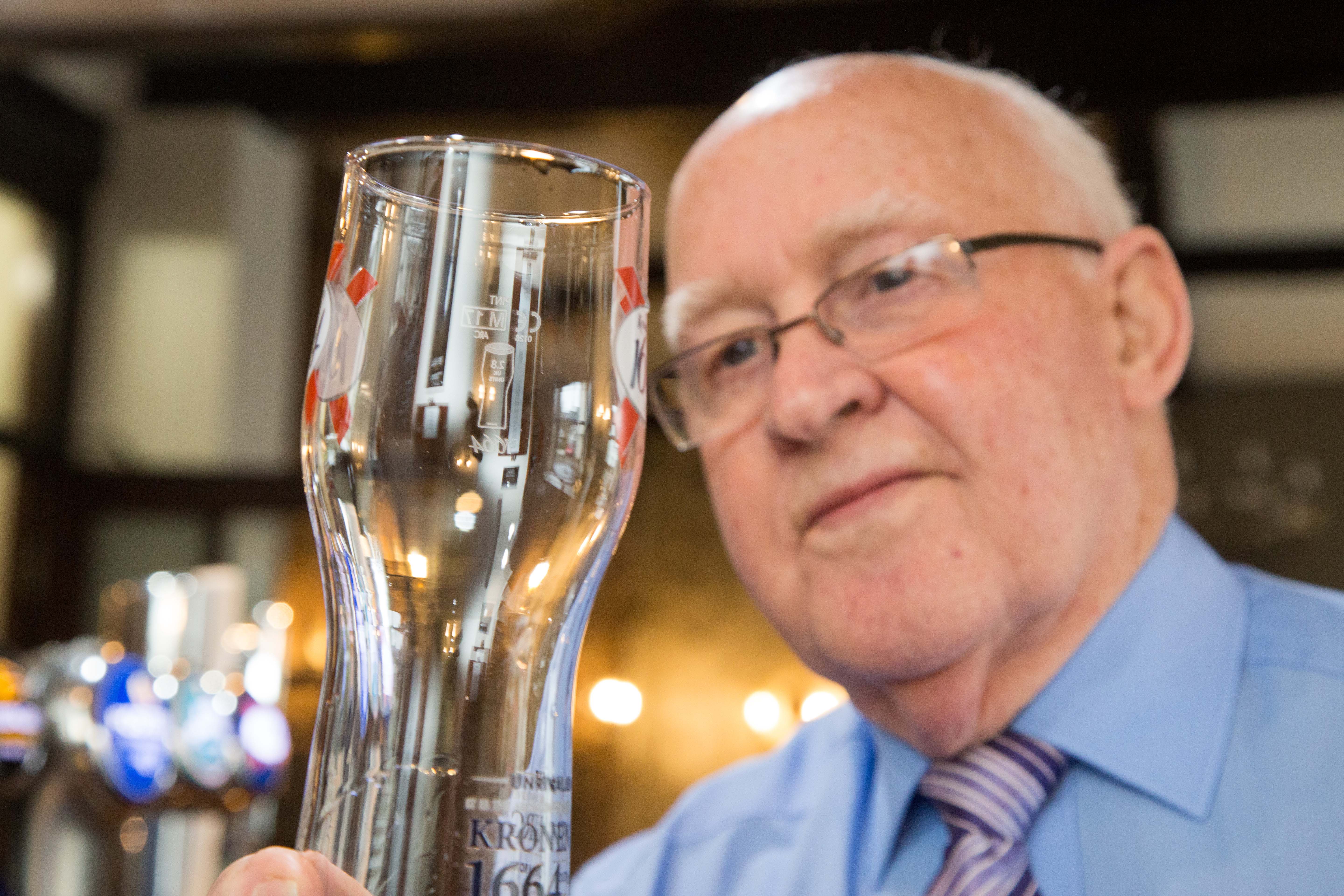 Glasses sparkle at the Manor – with no upfront cost