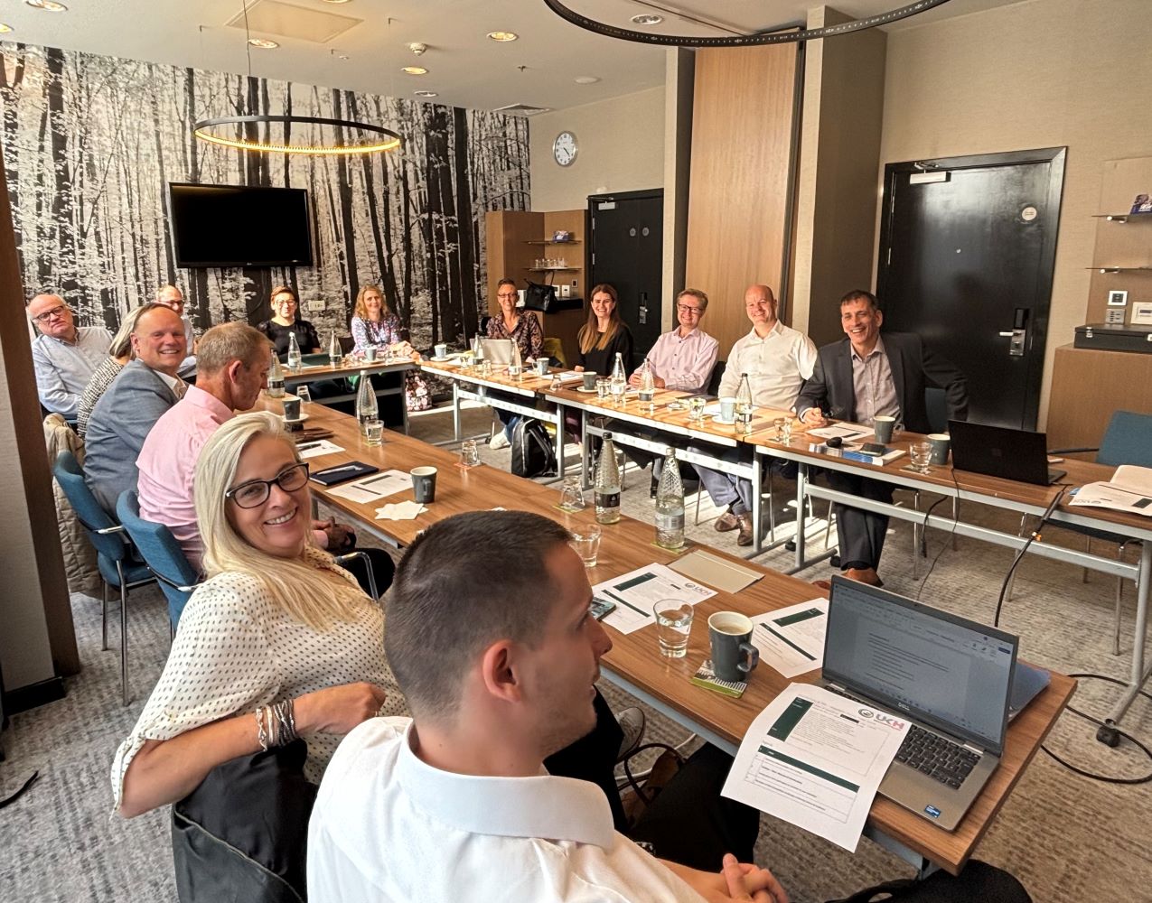 Two sectors, one table: laundries and hotels come together at Hospitality Roundtable