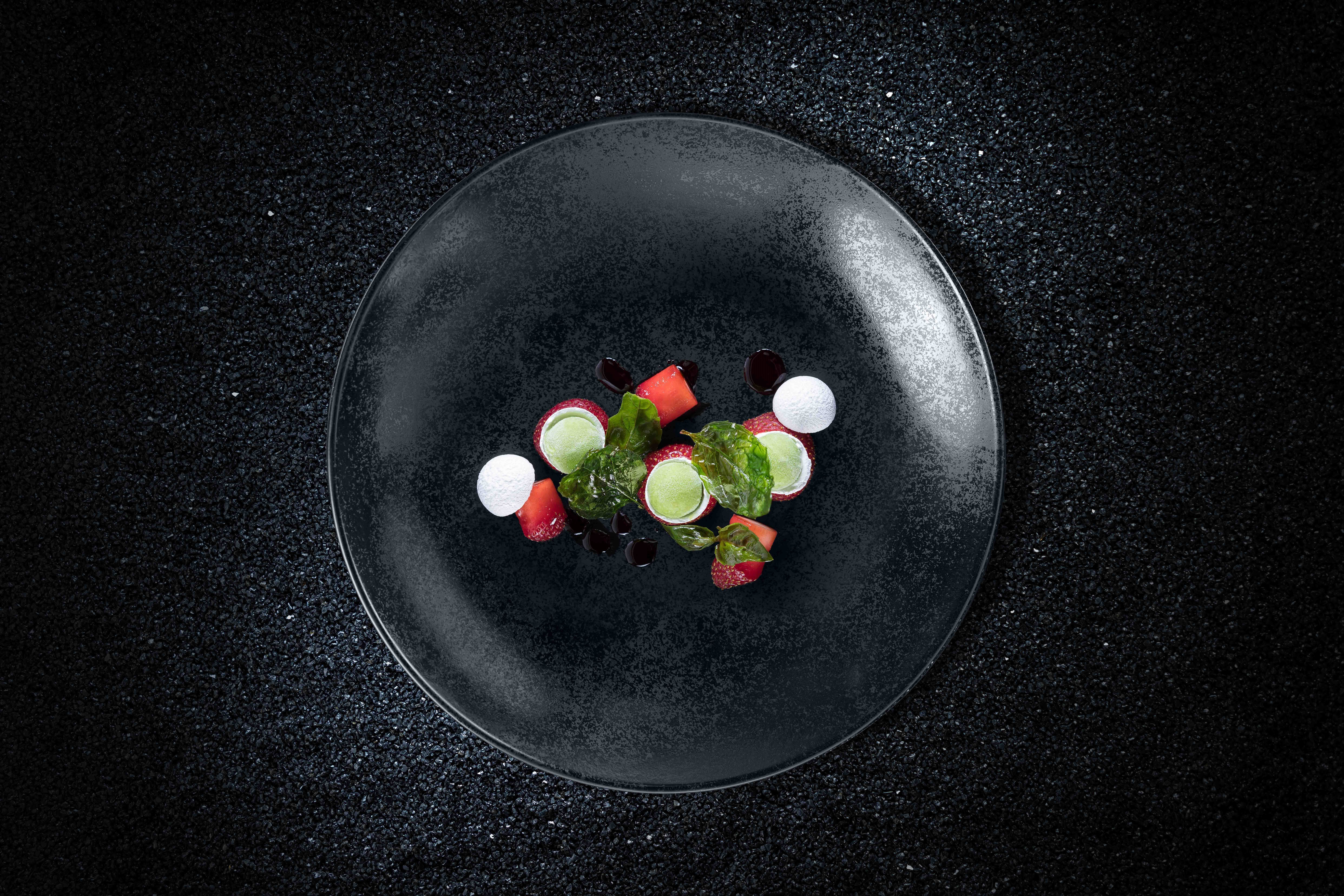 Tableware Noir: Parsley in Time launches RAK’s chic black Karbon