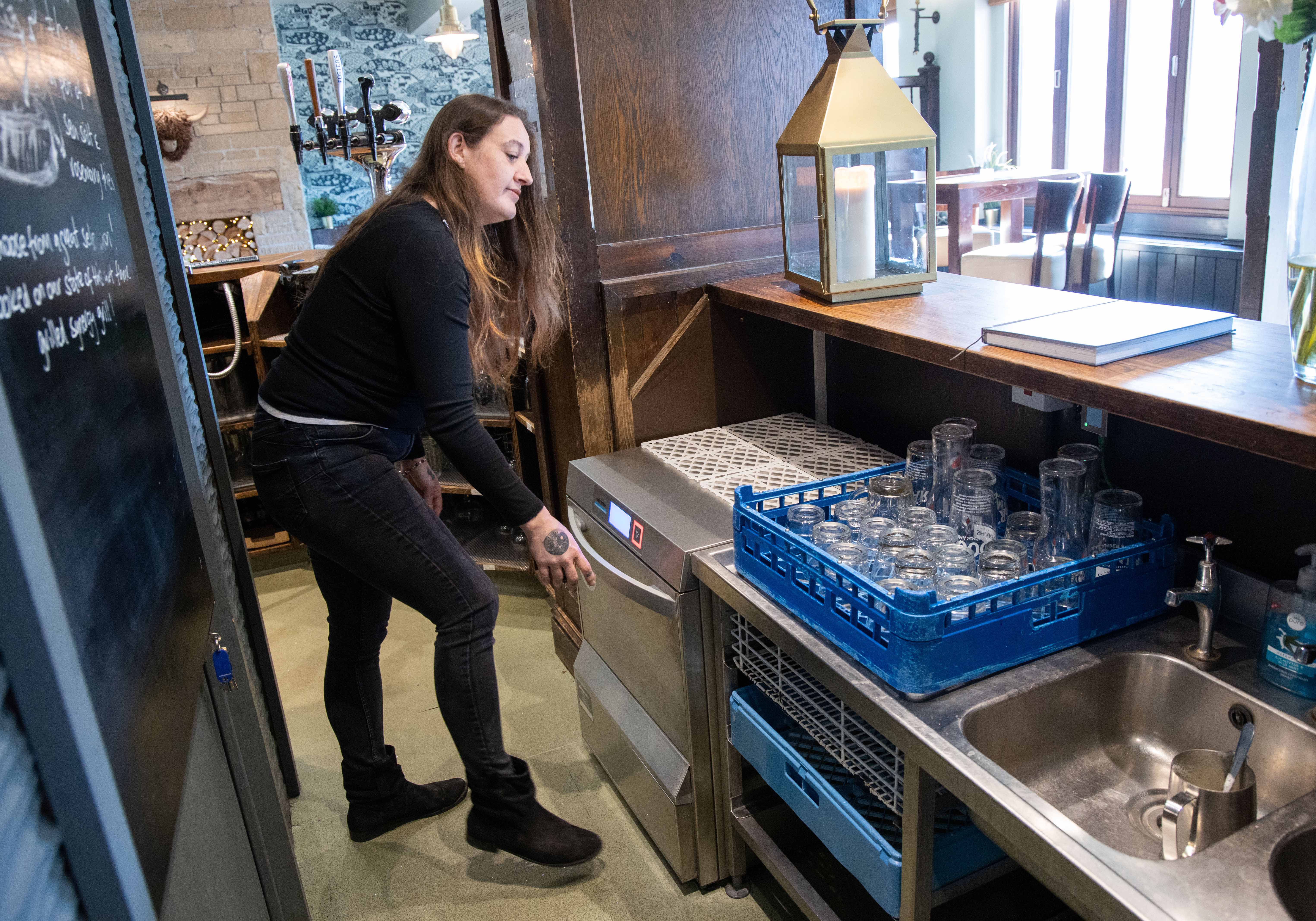 New warewashing appliances bring sense of calm efficiency to Windrush Inn